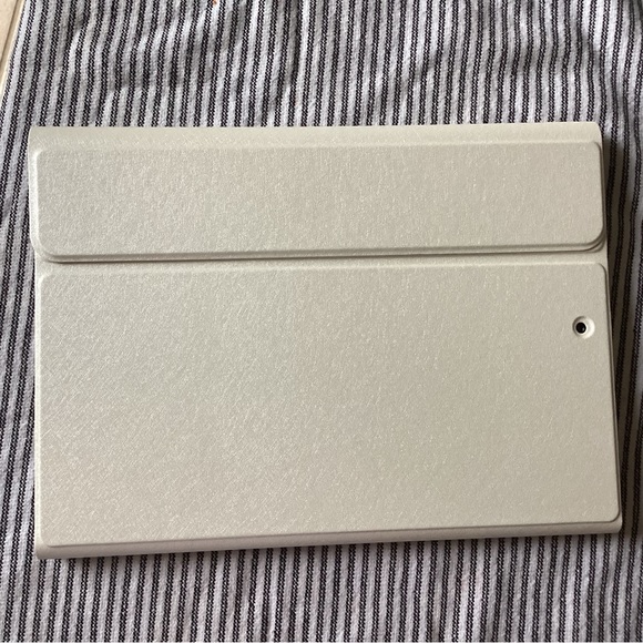 Apple IPad cover for 7, 8 and 9th Generation.  B7 - Picture 3 of 4